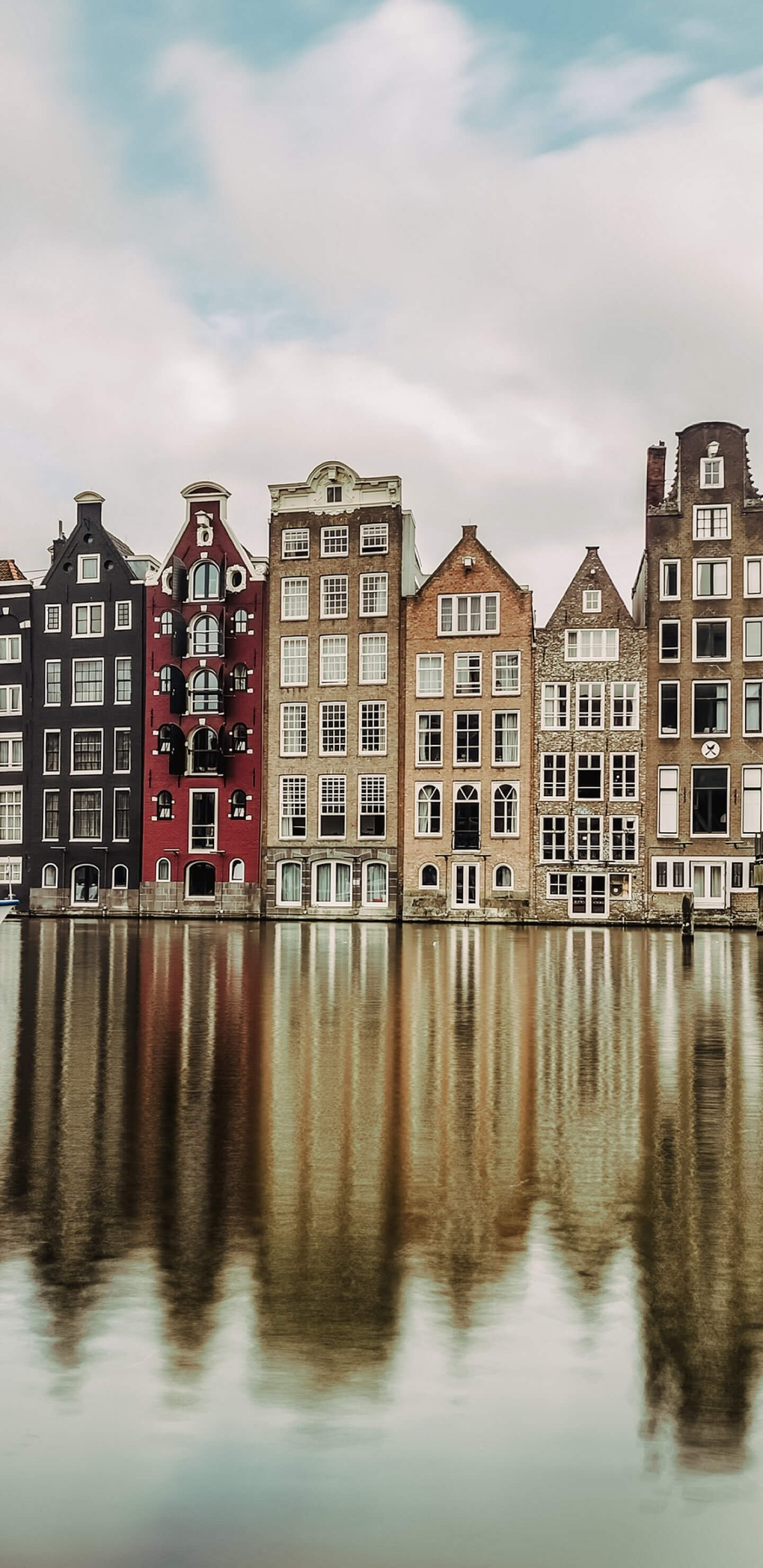 Házak víz mellett 1440x2960